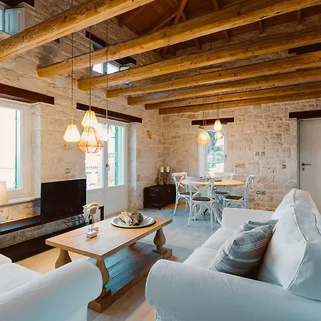 Yiameli With Private Pool Villa *