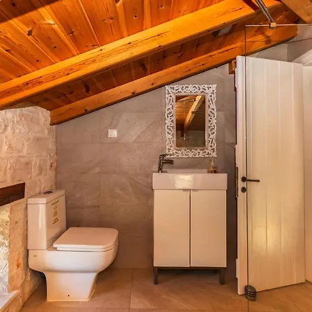 Yiameli With Private Pool Villa