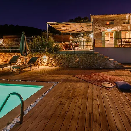 Yiameli With Private Pool *