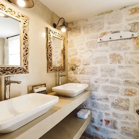 Yiameli With Private Pool Villa *