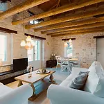 Yiameli With Private Pool Villa *