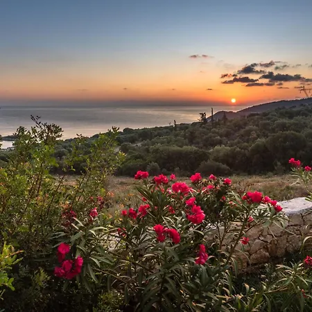 Villa Yiameli With Private Pool Skinaria