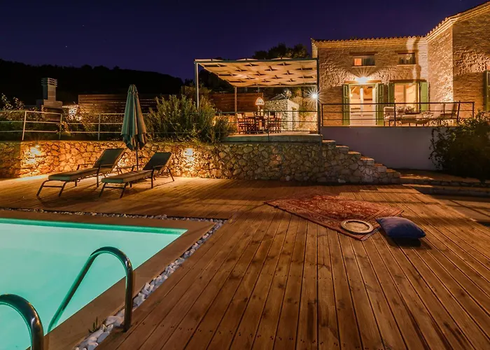 Yiameli With Private Pool *