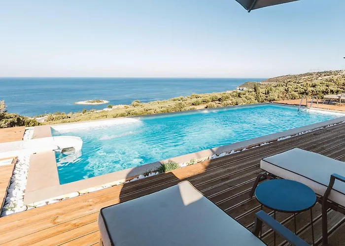 Yiameli With Private Pool Skinaria