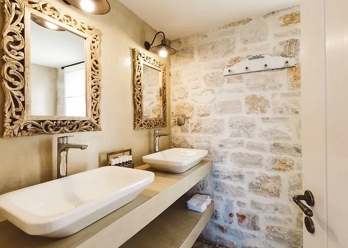 Yiameli With Private Pool Villa *