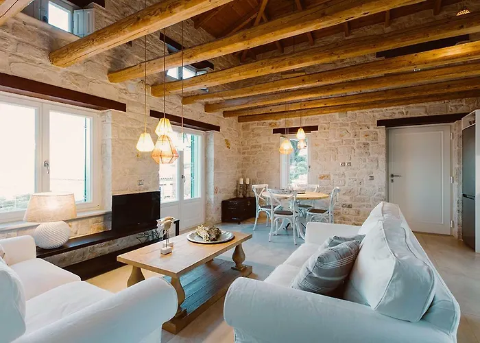 Yiameli With Private Pool Villa *